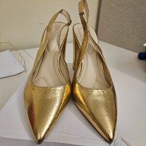 JESSICA SIMPSON GOLD NOULA PUMP